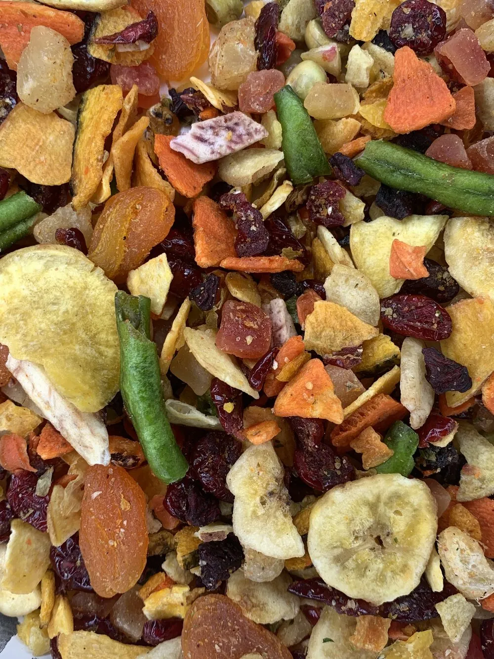 Goldenfeast Veggie Fruit Crunch Treat Mix for Large Birds